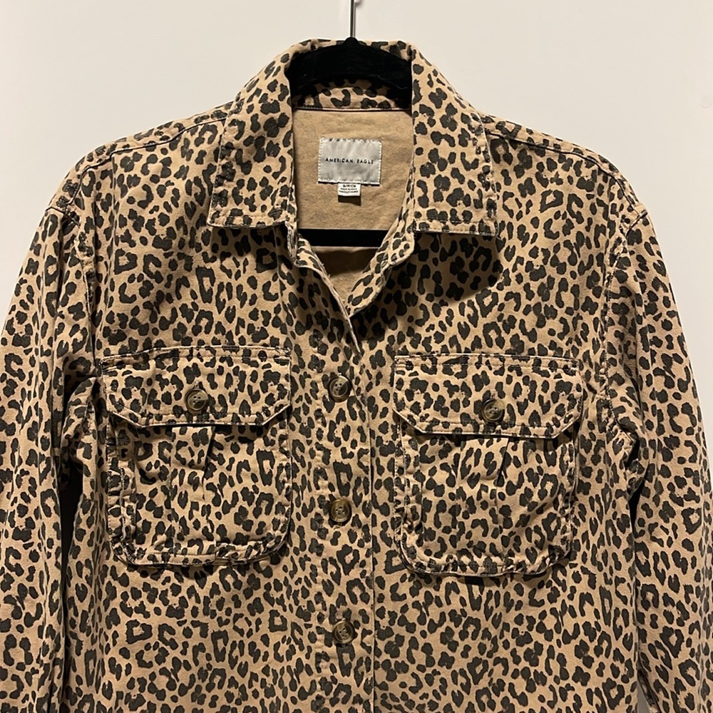 American Eagle Leopard Print Cropped Button Down … - image 3